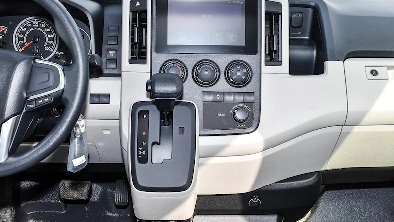 
								TOYOTA HIACE COMMUTER STD 3.5L PETROL 13 STR A/T MY2025 & 3.5L High-A/T Petrol MY2025 full									