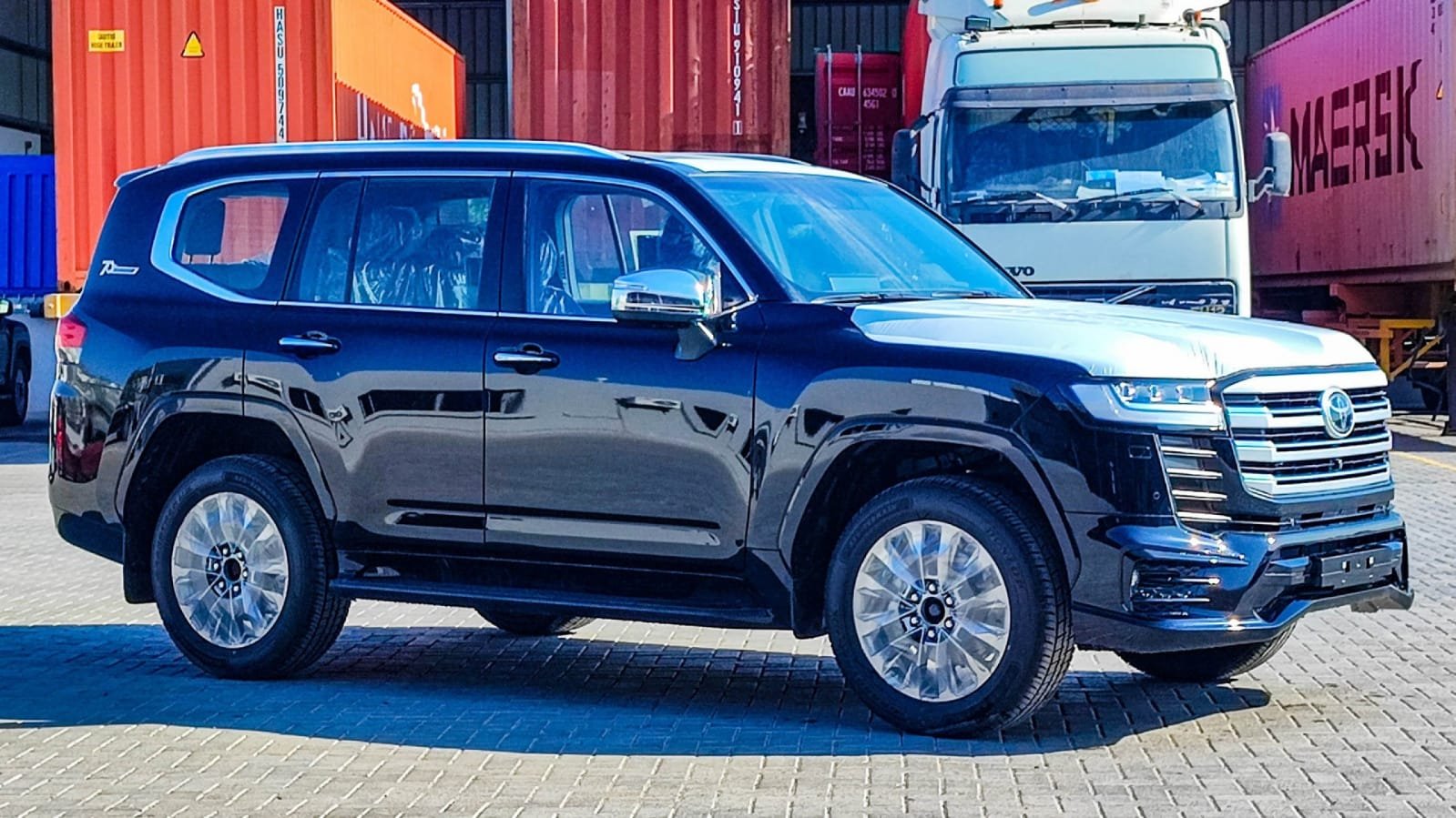 
								Toyota Land Cruiser LC300 Series VXR-Top TT 3.5L Petrol 7 Seaters Automatic Transmission MY2025 full									