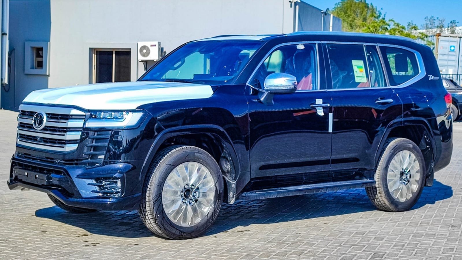 
								Toyota Land Cruiser LC300 Series VXR-Top TT 3.5L Petrol 7 Seaters Automatic Transmission MY2025 full									