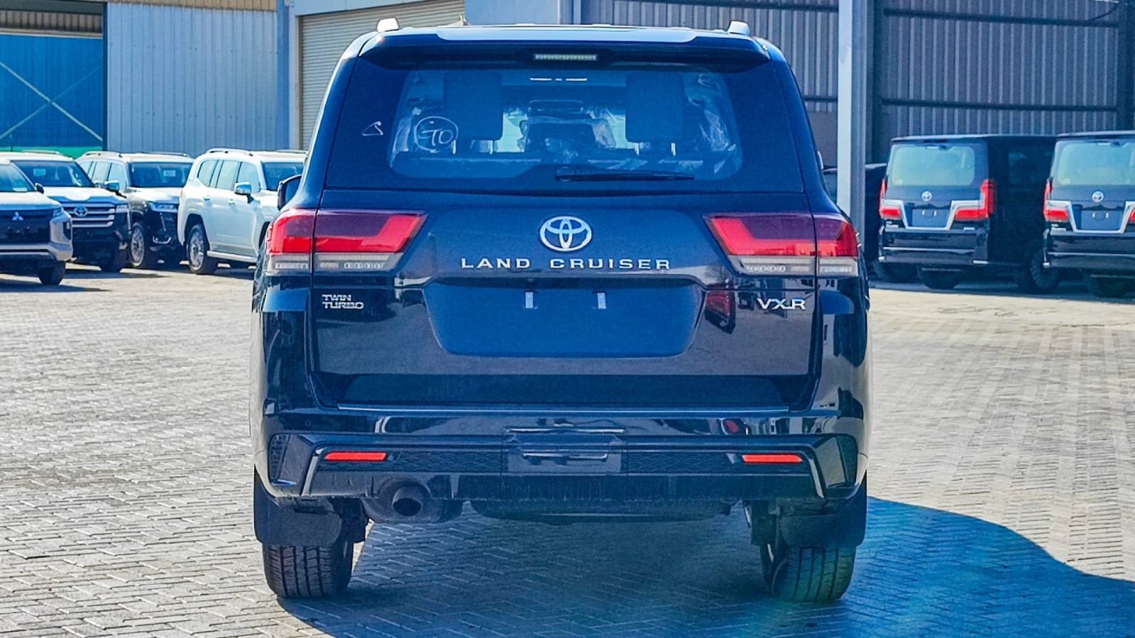 
								Toyota Land Cruiser LC300 Series VXR-Top TT 3.5L Petrol 7 Seaters Automatic Transmission MY2025 full									