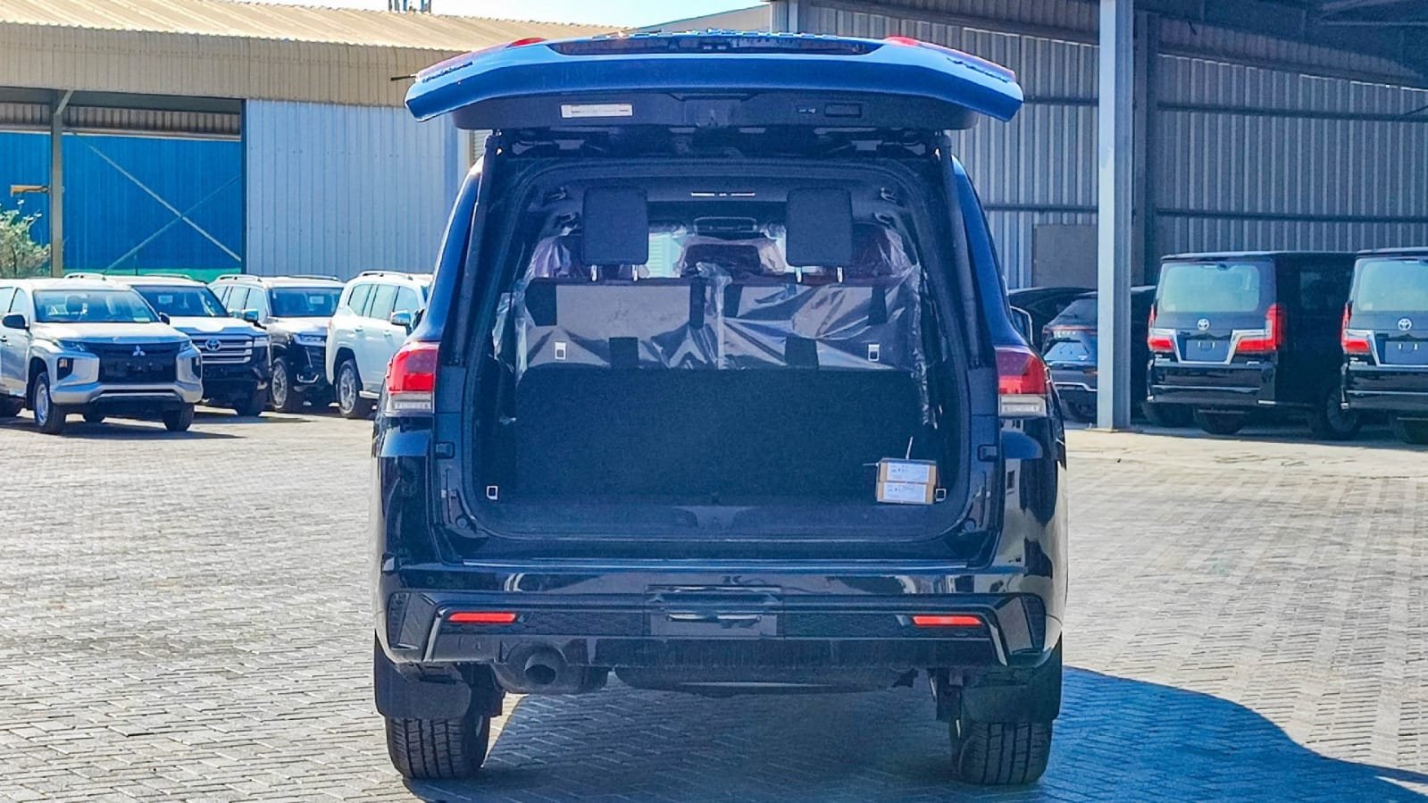 
								Toyota Land Cruiser LC300 Series VXR-Top TT 3.5L Petrol 7 Seaters Automatic Transmission MY2025 full									