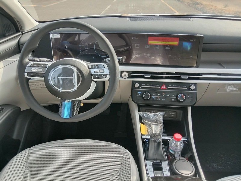 
								Hyundai Tucson 2.0L V4 2WD Petrol 5 Seaters Automatic Transmission MY2025 full									
