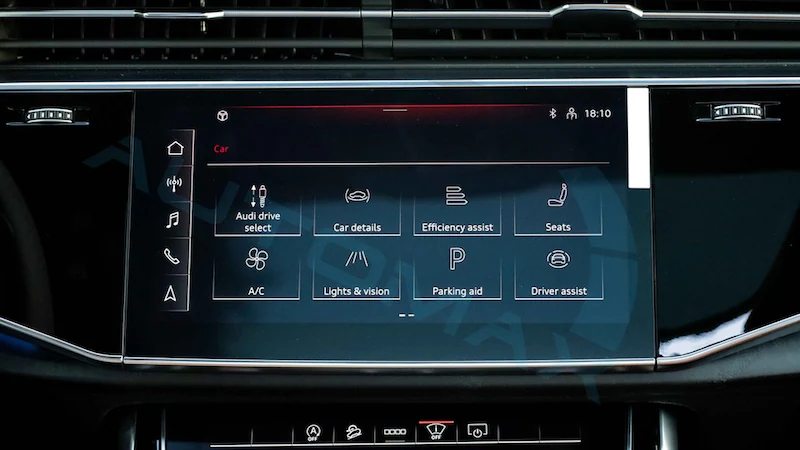 
								AUDI Q8 55 TFSI S-Line Progress Quattro 3.0L V6 Petrol 5 Seaters Automatic Transmission MY2025 full									