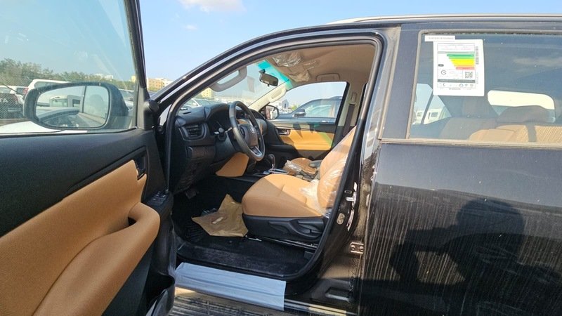 
								Toyota Fortuner 2.7L V4 4WD Petrol 7 Seaters Automatic Transmission MY2024 full									