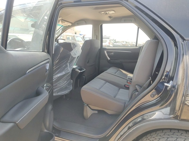 
								Toyota Fortuner 2.7L V4 4WD Petrol 7 Seaters Automatic Transmission MY2024 full									