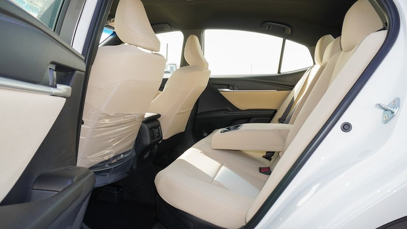 
								Toyota Camry E-Plus E-HEV Hybrid 2.5L V4 FWD Petrol 5 Seaters Automatic Transmission MY2025 full									