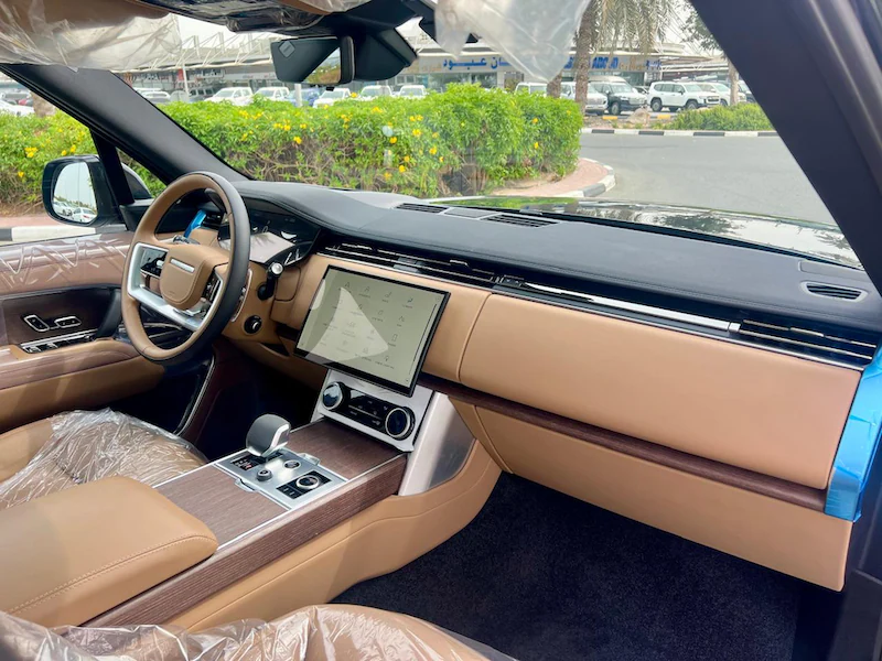 
								Range Rover Vogue HSE P400 3.0L V6 Petrol 5 Seaters Automatic Transmission MY2023 full									