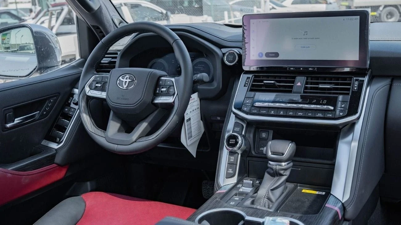 
								Toyota Land Cruiser LC300 Series VXR-Top Trim TT 3.5L Petrol 4WD 7 Seaters Automatic Transmission MY2025 full									