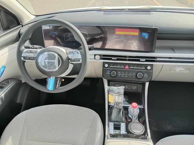 
								Hyundai Tucson 2.0L V4 2WD Petrol 5 Seaters Automatic Transmission MY2025 full									