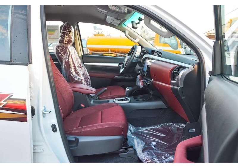 
								Toyota Hilux SR5 Double Cabin 2.7L V4 4WD Petrol 5 Seaters Automatic Transmission MY2025 full									