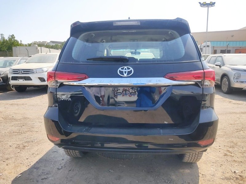 
								Toyota Fortuner 2.7L V4 4WD Petrol 7 Seaters Automatic Transmission MY2024 full									