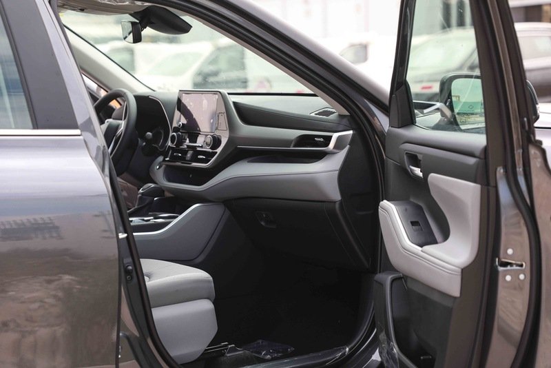 
								Toyota Highlander XLE/GLE Hybrid 2.5L V4 AWD Petrol 7 Seaters Automatic Transmission MY2024 full									