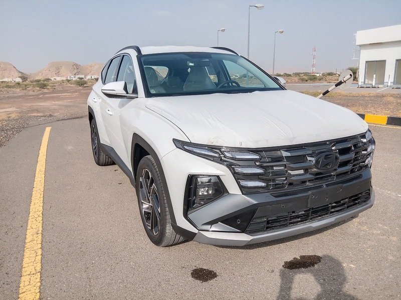 
								Hyundai Tucson 2.0L V4 2WD Petrol 5 Seaters Automatic Transmission MY2025 full									
