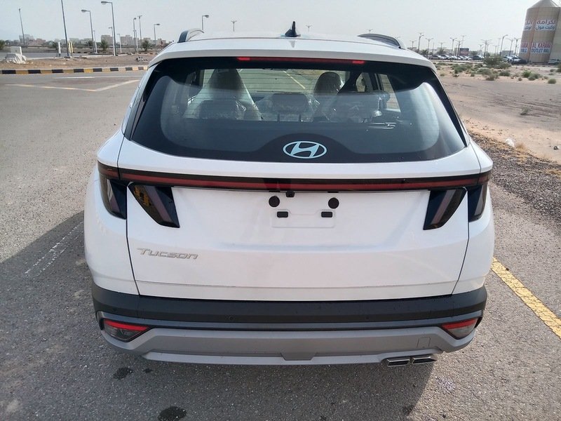 
								Hyundai Tucson 2.0L V4 2WD Petrol 5 Seaters Automatic Transmission MY2025 full									