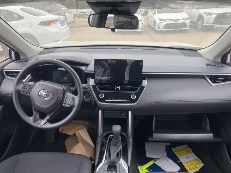 
								Toyota Corolla Cross Elite Edition 2.0L V4 FWD Petrol 5 Seaters Automatic Transmission MY2024 full									