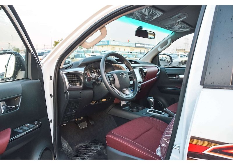 
								Toyota Hilux SR5 Double Cabin 2.7L V4 4WD Petrol 5 Seaters Automatic Transmission MY2025 full									