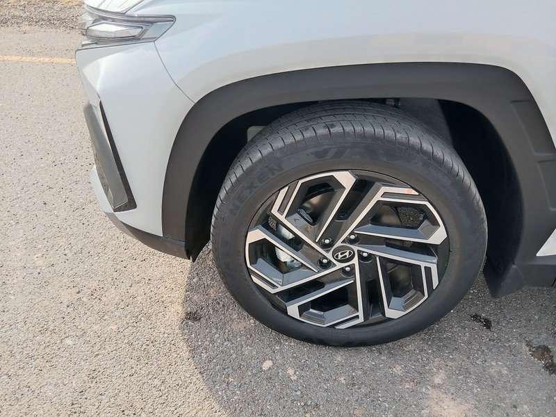 
								Hyundai Tucson 2.0L V4 2WD Petrol 5 Seaters Automatic Transmission MY2025 full									