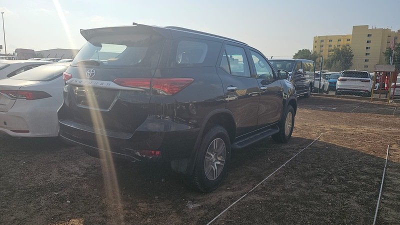 
								Toyota Fortuner 2.7L V4 4WD Petrol 7 Seaters Automatic Transmission MY2024 full									