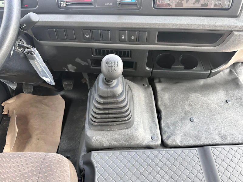 
								Toyota Coaster 23 seaters 2.7L V4 RWD Petrol Manual Transmission MY2025 full									