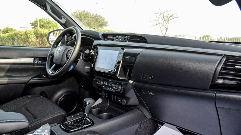 
								Toyota Hilux Adventure Double Cabin 4.0L V6 4WD Petrol 5 Seaters Automatic Transmission MY2025 full									