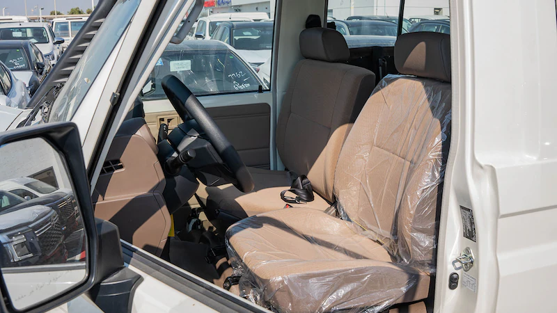 
								Toyota Land Cruiser LC78 series 3 Doors Hardtop 4.2L Diesel V6 4WD Petrol 7 Seaters Manual Transmission MY2025 full									